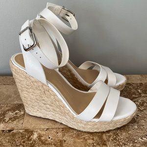 Gianni Bini white leather wedge